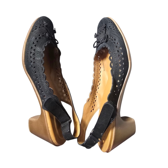 Easy Spirit Shoes - Easy Spirit Size 9.5 Scalloped Edge Black Wedge Sandals - Scuffed Heels No Box